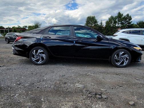 2025 Hyundai ELANTRA HEV SEL Sport