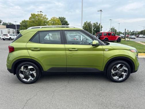 Green Apple 2022 Hyundai VENUE SEL