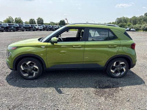 Green Apple 2022 Hyundai VENUE SEL