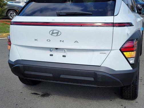 Atlas White 2026 Hyundai KONA SEL Sport