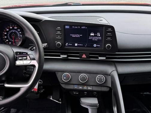 2023 Hyundai ELANTRA SE