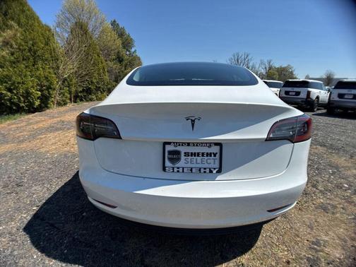 Pearl White Multi-Coat 2023 Tesla Model 3 Standard Range