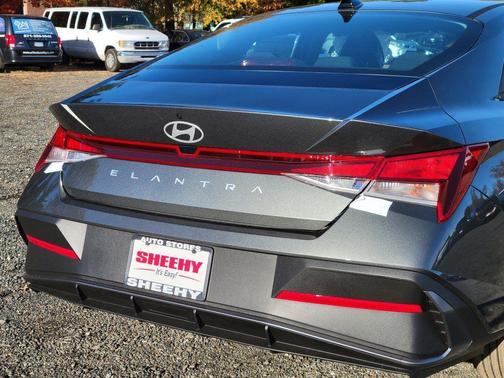 2026 Hyundai ELANTRA SE