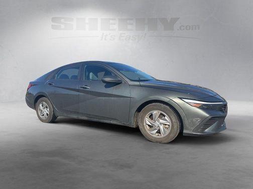 2024 Hyundai ELANTRA SE