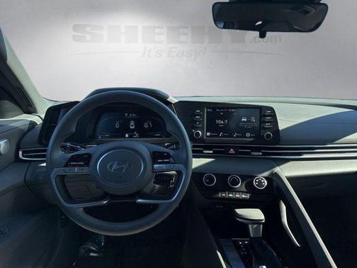 2024 Hyundai ELANTRA SE