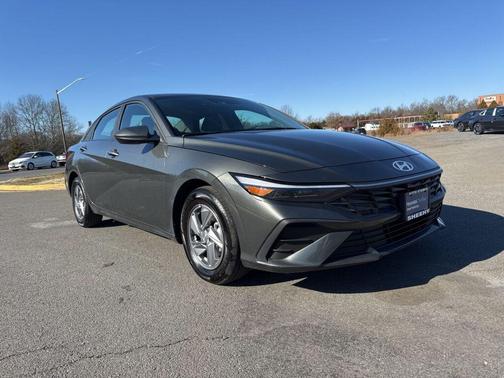2024 Hyundai ELANTRA SE