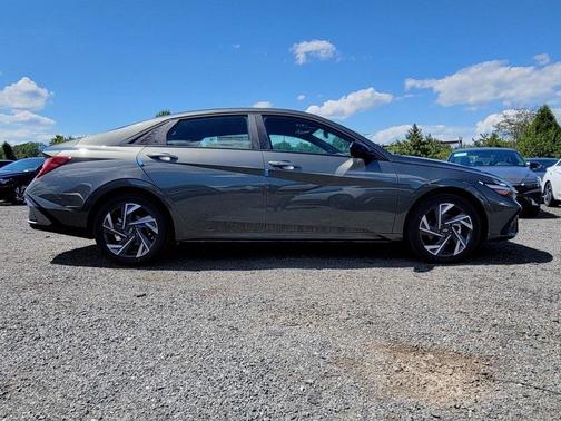 2025 Hyundai ELANTRA Sport