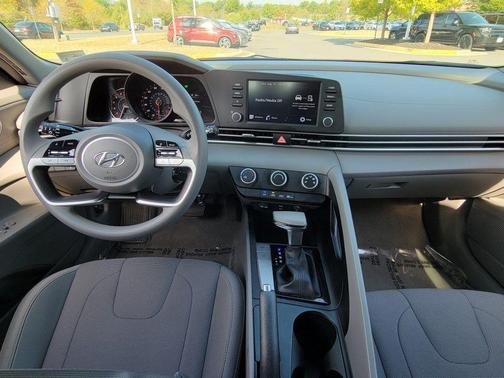 2023 Hyundai ELANTRA SE