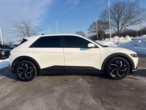 2024 Hyundai IONIQ 5 SE Standard Range