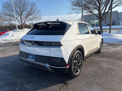 2024 Hyundai IONIQ 5 SE Standard Range