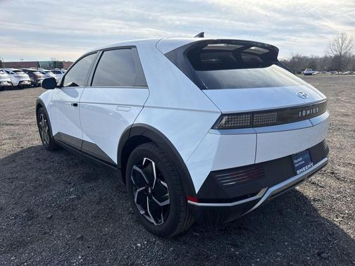 2024 Hyundai IONIQ 5 SE Standard Range