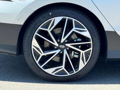 2025 Hyundai IONIQ 6 Limited