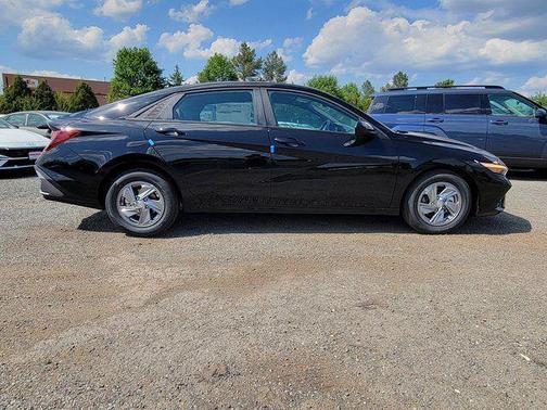 Abyss Black 2026 Hyundai ELANTRA SE