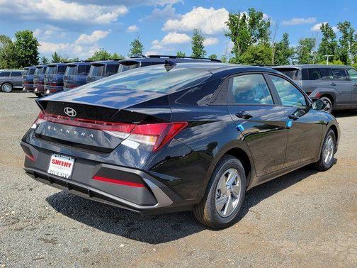 Abyss Black 2026 Hyundai ELANTRA SE