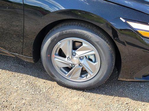 Abyss Black 2026 Hyundai ELANTRA SE