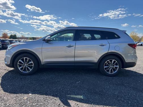 2017 Hyundai SANTA FE SE