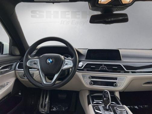 2018 BMW 740 740i