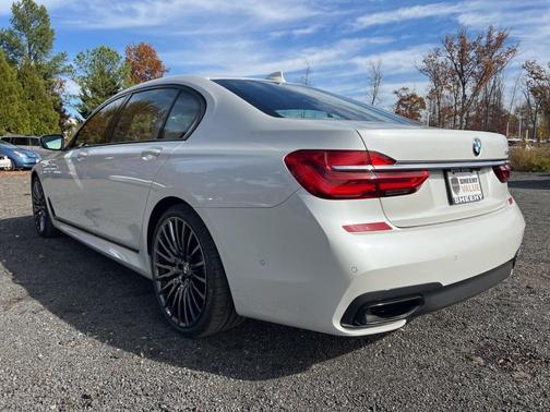 2018 BMW 740 740i