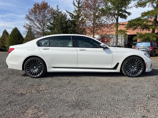2018 BMW 740 740i
