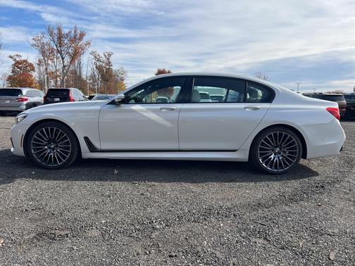 2018 BMW 740 740i