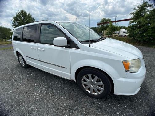 Bright White Clearcoat 2014 Chrysler Town & Country Touring