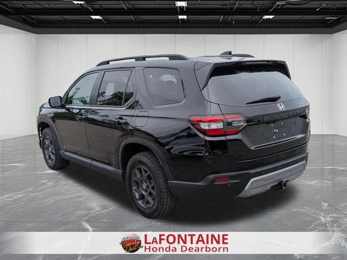 Crystal Black Pearl 2025 Honda Pilot
