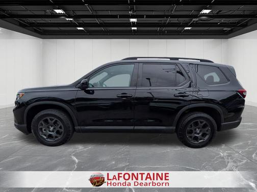 Crystal Black Pearl 2025 Honda Pilot