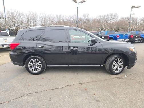 2019 Nissan Pathfinder SV 4dr SUV