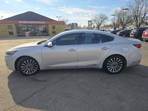 2017 Kia Cadenza Premium 4dr Sedan
