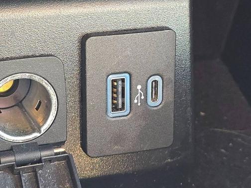 2023 Ford Explorer XLT AWD 4dr SUV