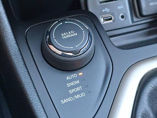 2017 Jeep Cherokee Sport