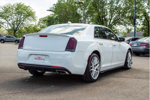 2019 Chrysler 300 Touring
