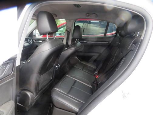 2018 Alfa Romeo Stelvio Base