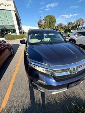 Obsidian Blue Pearl 2022 Honda Pilot Touring 8-Passenger