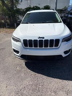 2023 Jeep Cherokee Altitude Lux