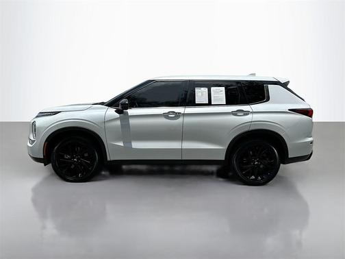 2023 Mitsubishi Outlander SE Black Edition