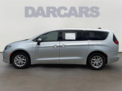 Silver Mist Clearcoat 2023 Chrysler Voyager LX