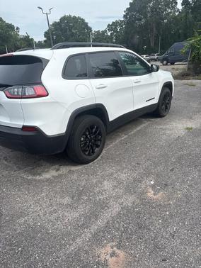 2023 Jeep Cherokee Altitude Lux