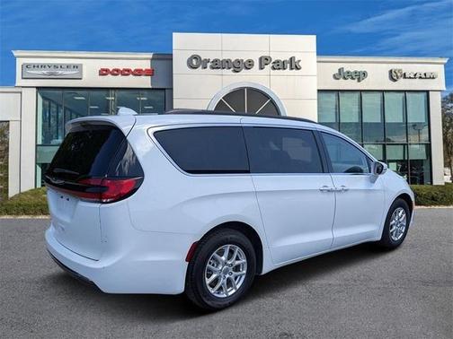 2022 Chrysler Pacifica Touring-L