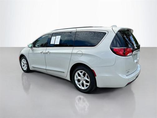 2020 Chrysler Pacifica Touring-L
