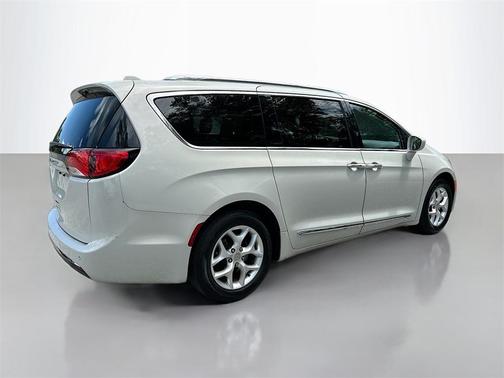 2020 Chrysler Pacifica Touring-L