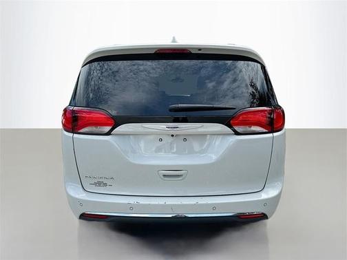 2020 Chrysler Pacifica Touring-L