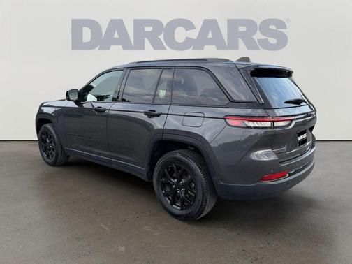 Metallic 2024 Jeep Grand Cherokee Laredo