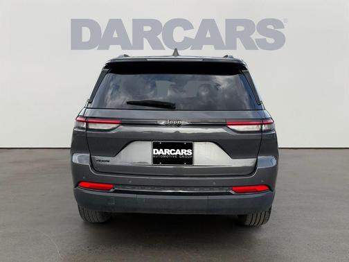 Metallic 2024 Jeep Grand Cherokee Laredo