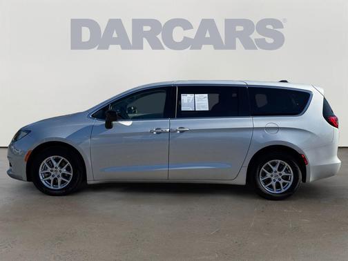 2024 Chrysler Voyager LX