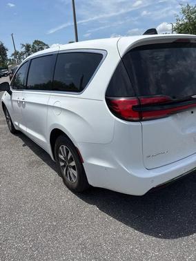 2023 Chrysler Pacifica Hybrid Touring L