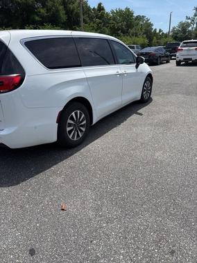 2023 Chrysler Pacifica Hybrid Touring L