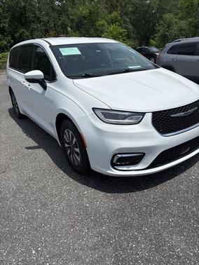 2023 Chrysler Pacifica Hybrid Touring L