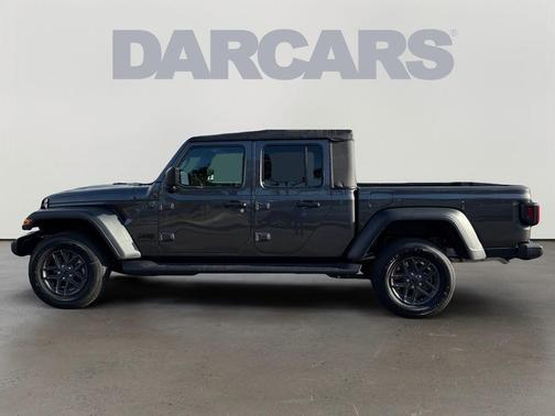 Granite Crystal Clearcoat Metallic 2026 Jeep Gladiator Sport