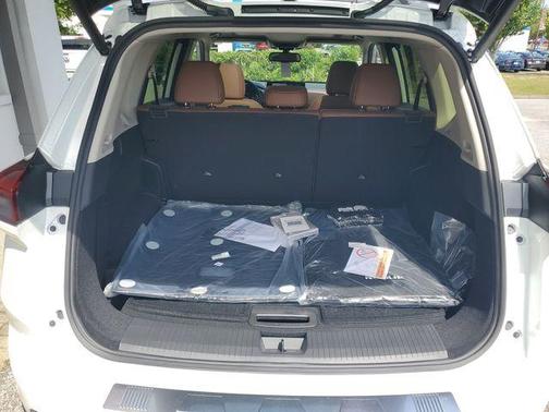 Everest White P 2026 Nissan Rogue Platinum